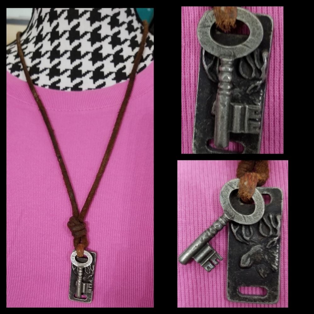 Rustic VTG Moose & Key Leather Necklace